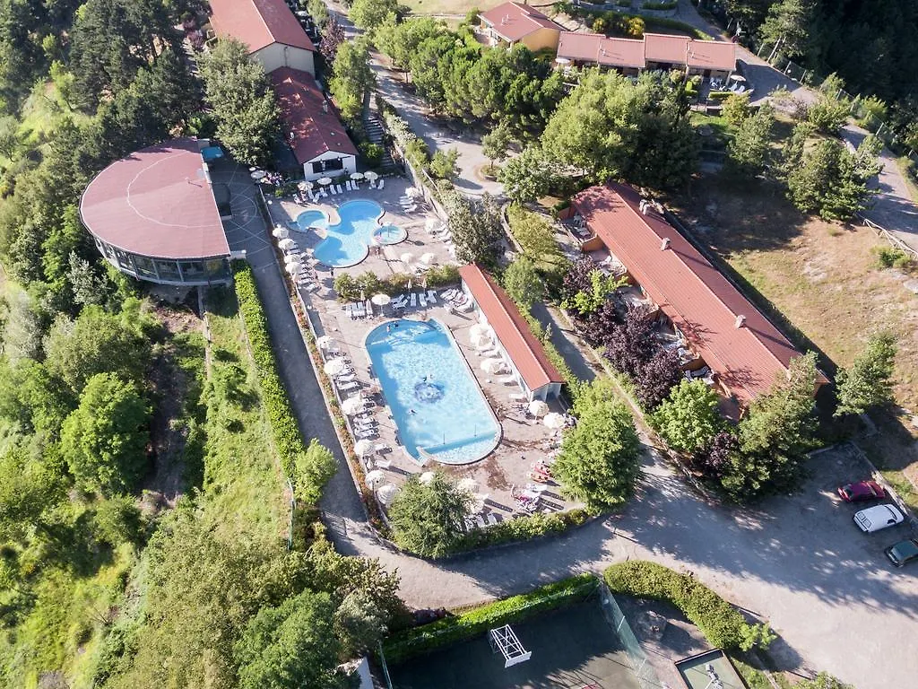 Comfortable Home With Terrace, Located In Nature Italy